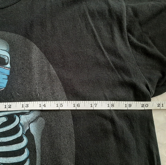 Black T-shirt with skeleton image limited edition 2020 large - Picture 4 of 7